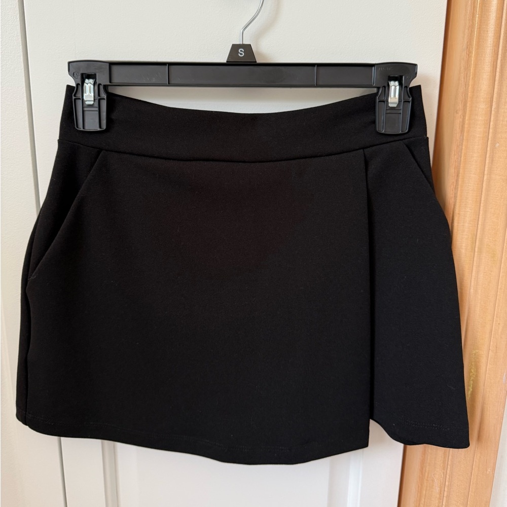 Forever 21 Black Pleated Skater Mini Skort